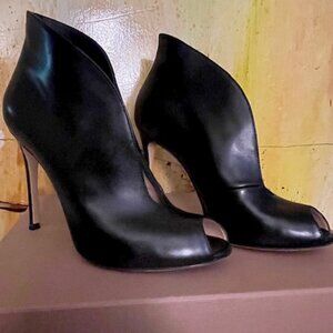 Gianvito Rossi Vamp Bootie Vitello Black Leather Heels 37.5 IT (Women's 7 1/2)